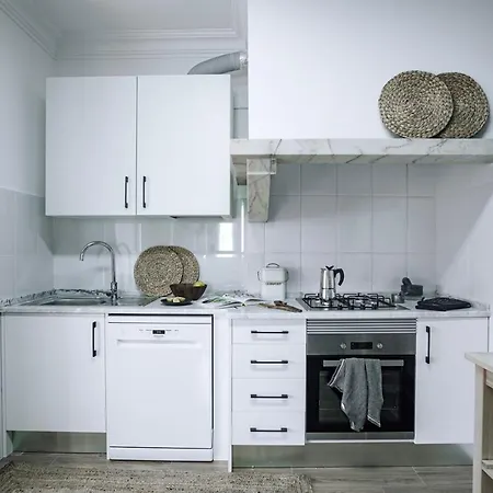 Ayet - 3 Bedrooms With Balcony In Alvalade Apartmán *