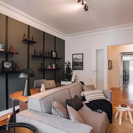 Ayet - 3 Bedrooms With Balcony In Alvalade Apartmán *