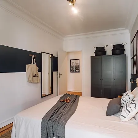 Ayet - 3 Bedrooms With Balcony In Alvalade * Лісабон