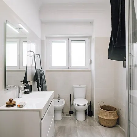 Ayet - 3 Bedrooms With Balcony In Alvalade *