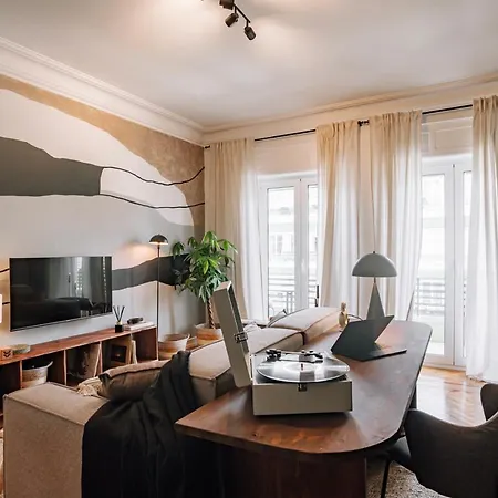 Ayet - 3 Bedrooms With Balcony In Alvalade *