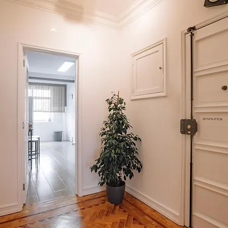 Ayet - 3 Bedrooms With Balcony In Alvalade Lissabon