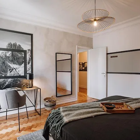 Ayet - 3 Bedrooms With Balcony In Alvalade Lissabon