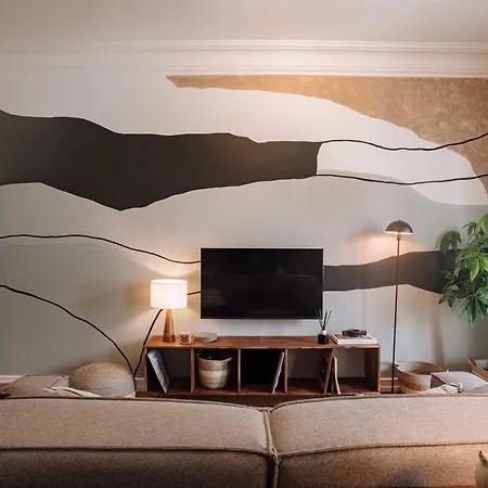 Ayet - 3 Bedrooms With Balcony In Alvalade