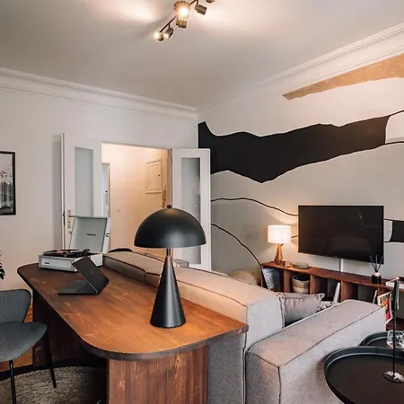 Ayet - 3 Bedrooms With Balcony In Alvalade Lissabon